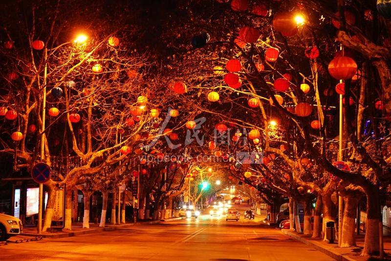 山东青岛:张灯结彩迎新春