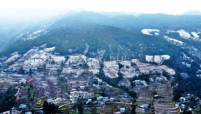 四川南江：高山乡村雪景美如画-人民图片网