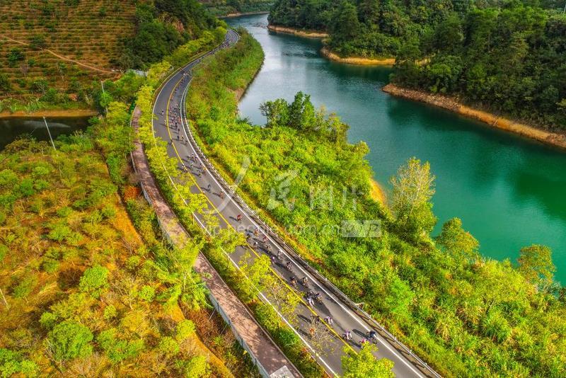 浙江淳安环千岛湖公路自行车赛举行