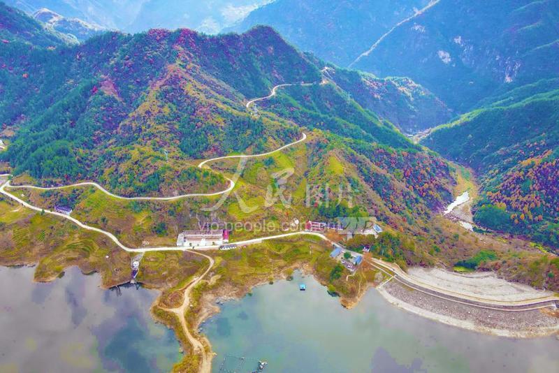 13:24:24图片说明:2021年11月20日,安徽省安庆市岳西县毛尖山乡林河村