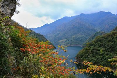 湖北竹溪:十八里长峡国家级自然保护区秋色如画-人民图片网