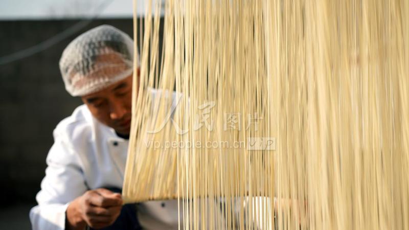 河北唐山:“非遗”空心挂面代代传承-人民图片网