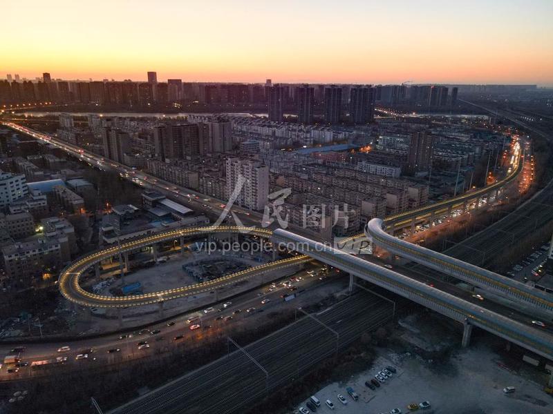 沈阳胜利大街揽军路跨铁路转体桥通车