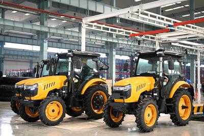 广西柳州智能拖拉机工厂投产