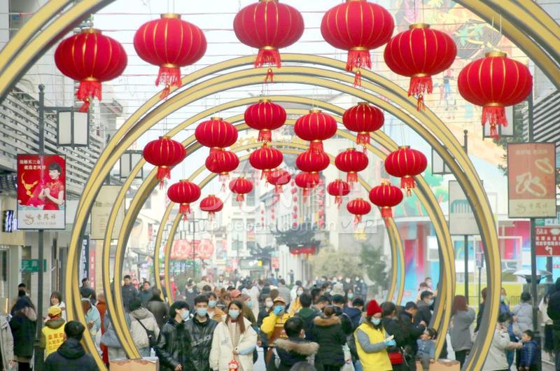 苏州:观前老街张灯结彩年味浓
