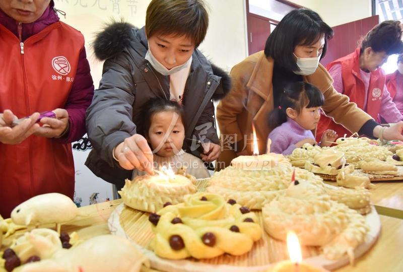 江苏徐州:制作面灯 点亮元宵佳节-人民图片网