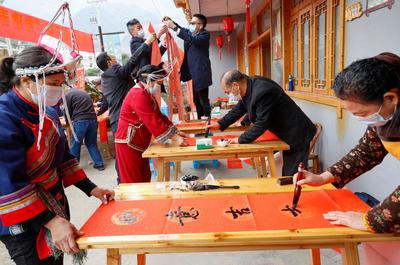 2月4日,浙江省丽水市2021老干部庆祝中国共产党建党100周年党建春联进