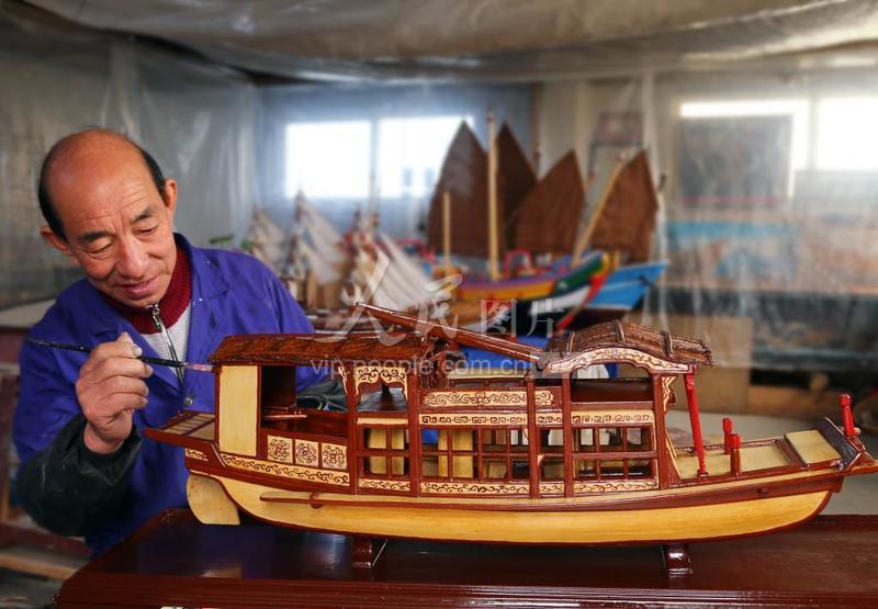 浙江玉环:造船师傅制作红船模型献礼建党百年-人民图片网