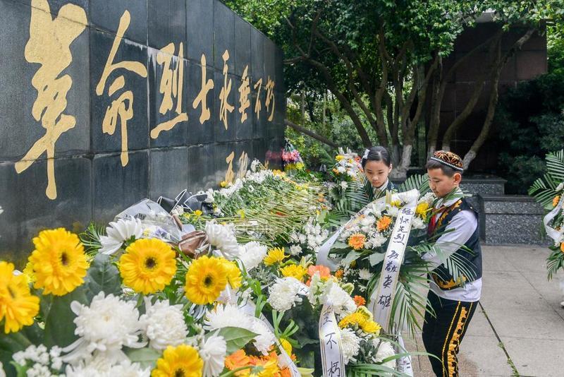 浙江湖州祭英烈寄哀思