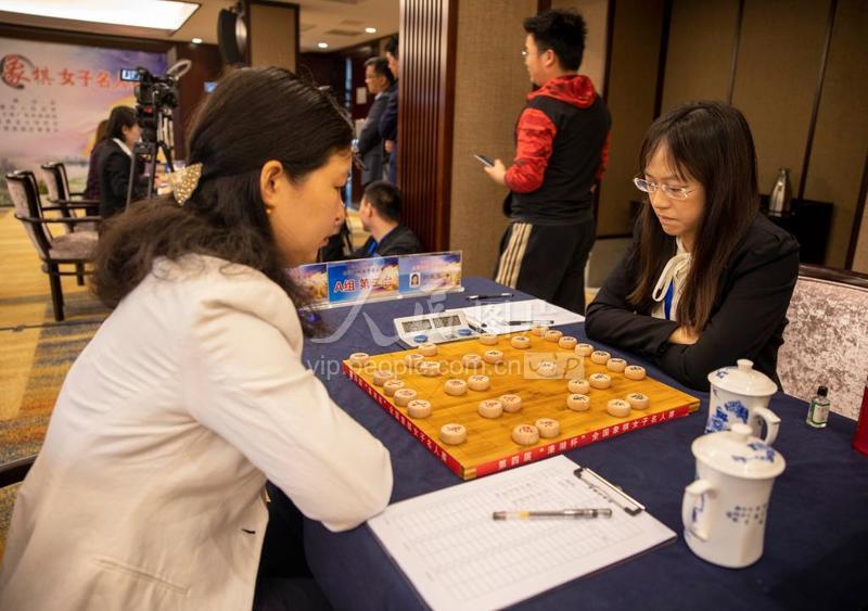 江苏泰州:第四届“溱湖杯”全国象棋女子名人赛开赛-人民图片网