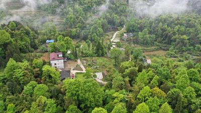 2021年4月25日,重庆市酉阳土家族苗族自治县麻旺镇米旺村,雨后的青山