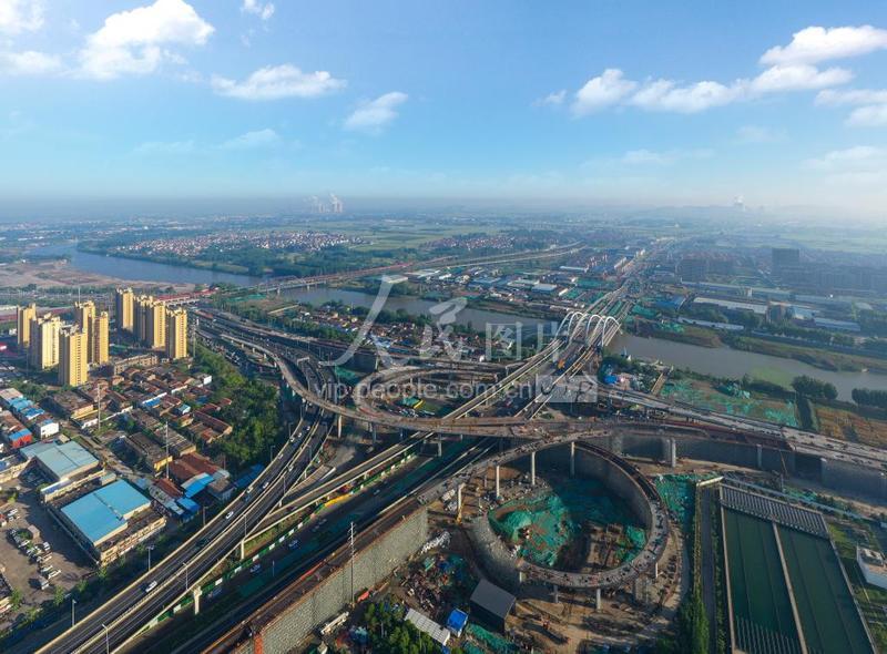 江苏徐州:徐韩公路快速化改造工程 秦洪立交桥已具雏形