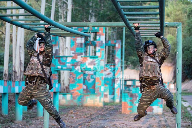 广西百色:武警特战队员开展多课目强化训练-人民图片网