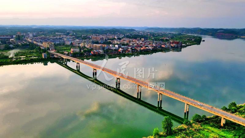 湖南常宁:夏日湘江如美画-人民图片网