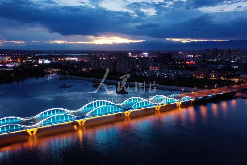 新疆博乐:博尔塔拉大桥夜景-人民图片网