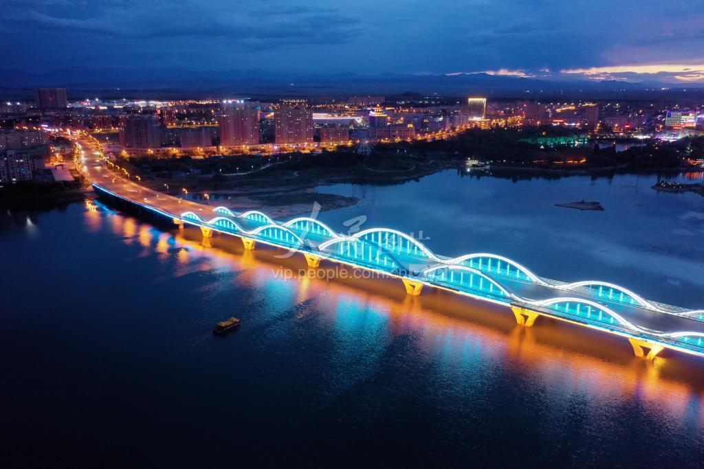 新疆博乐:博尔塔拉大桥夜景-人民图片网