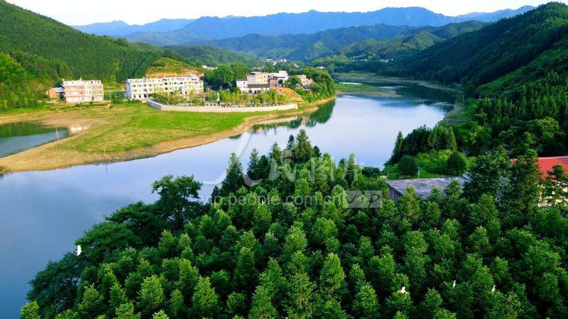 湖南常宁:蓝天碧水美如画-人民图片网
