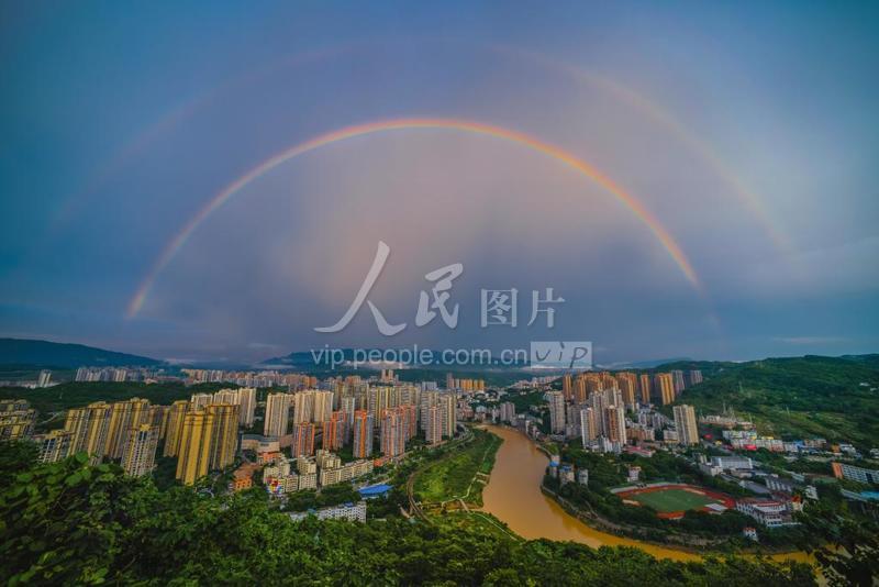 重庆綦江:雨后现双彩虹-人民图片网