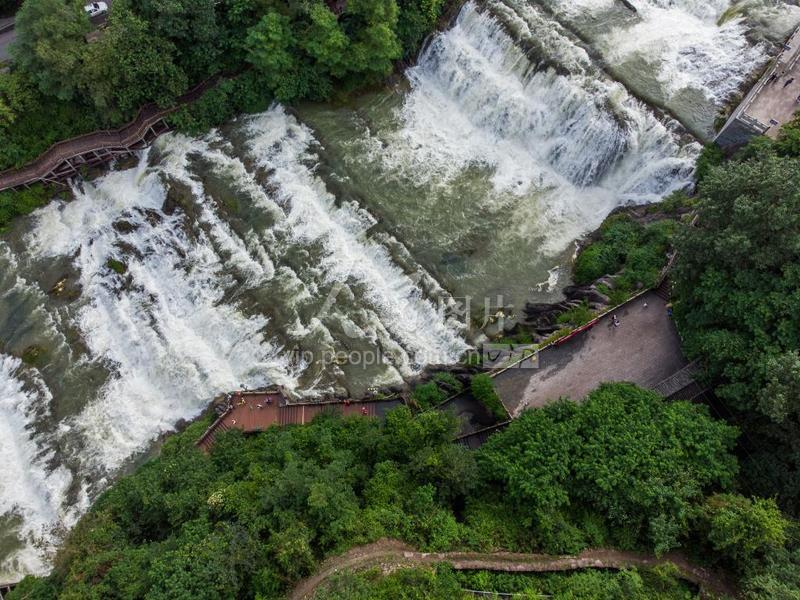 贵州毕节:响水滩瀑布水量大增 迎来最佳观赏期