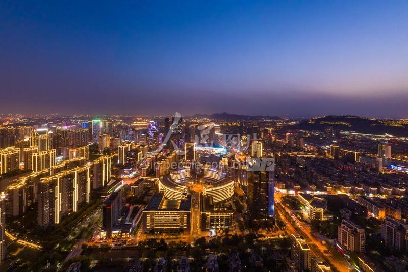 浙江省杭州市临平区,临平新城地标——临平时代广场夜景航拍
