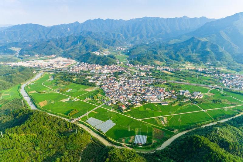 浙江临安：田园景色美如画-人民图片网