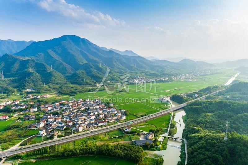 浙江临安：田园景色美如画-人民图片网