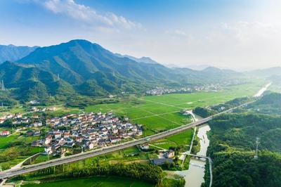 浙江临安：田园景色美如画-人民图片网