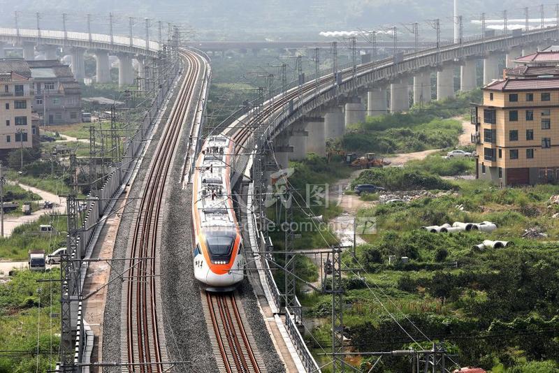 浙江台州市郊列车正式开通