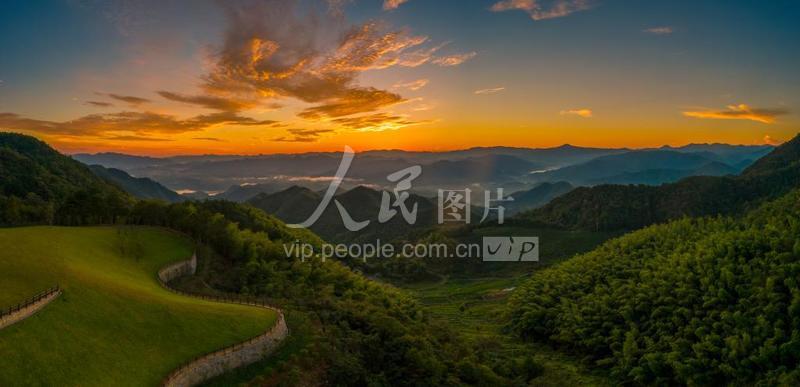浙江新昌:日出天姥山-人民图片网