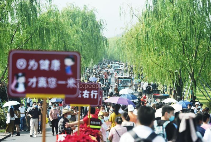 浙江杭州：西湖迎来国庆旅游小高峰-人民图片网