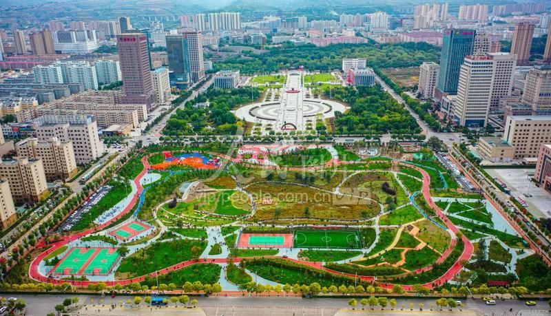 甘肃平凉:海绵式城市公园游人如织-人民图片网