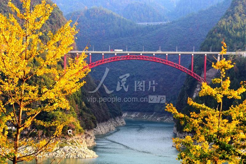 湖北咸丰:湖光山色美如画-人民图片网