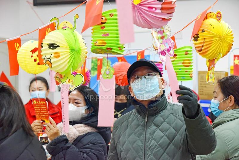 江苏徐州:猜灯谜庆元宵-人民图片网