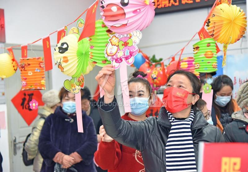 江苏徐州:猜灯谜庆元宵-人民图片网