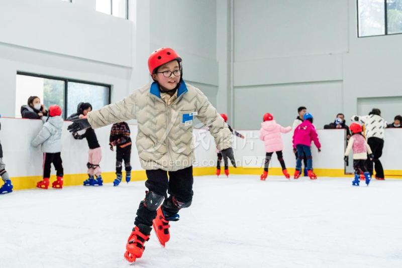 浙江金华:乐享冰雪运动-人民图片网