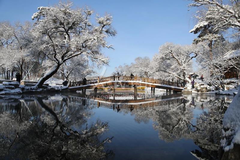 河北承德避暑山庄雪景美如画