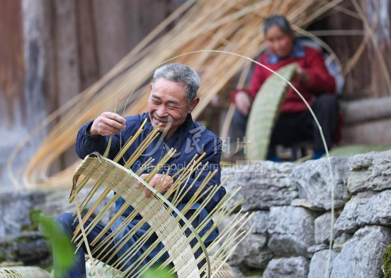 贵州岑巩：传统竹编助增收-人民图片网