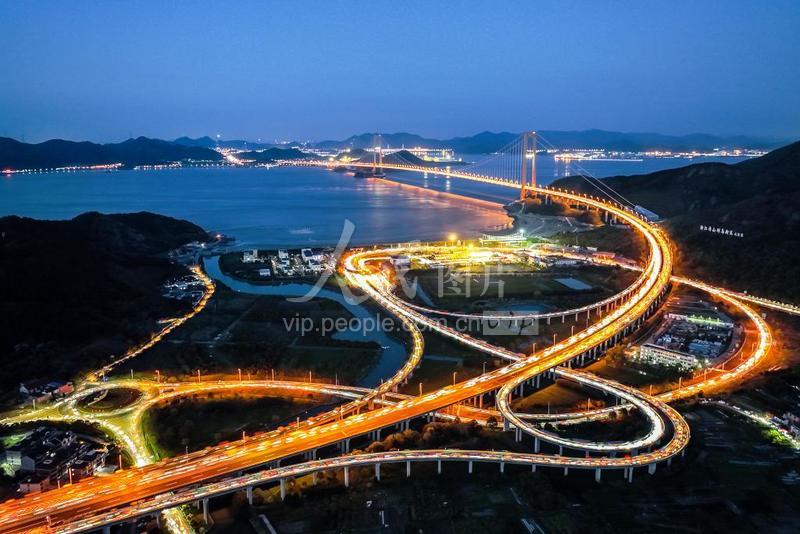 浙江舟山甬舟高速车流滚滚