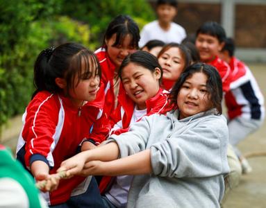 贵州黔西:趣味运动会 欢乐进校园