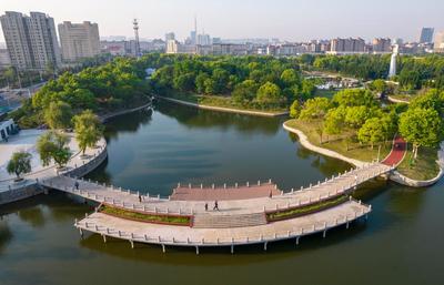 江苏泰兴:公园晨练