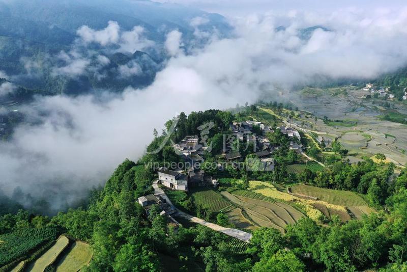 重庆雾绕文物梯田