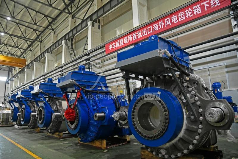 江苏常州:出口风电齿轮箱下线
