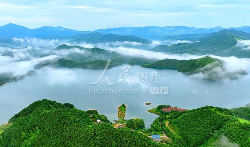 湖南常宁:云雾缭绕生态美-人民图片网