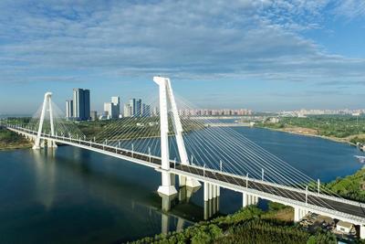 内蒙古鄂尔多斯绿色生态空间扮美城市