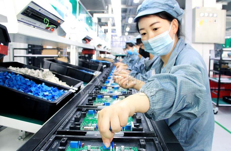 安徽淮北:“和晶智能”满负荷生产-人民图片网
