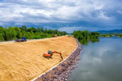 安徽六安:河道治理施工忙-人民图片网