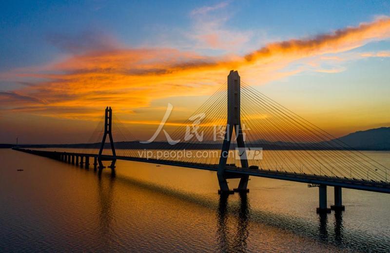 江西都昌:鄱阳湖二桥景如画-人民图片网