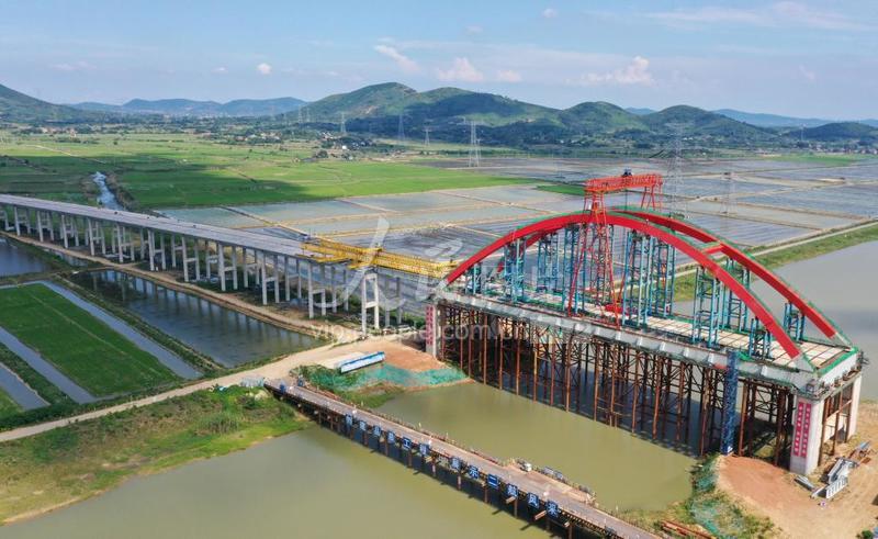 安徽巢湖:无岳高速兆河特大桥主拱合龙-人民图片网