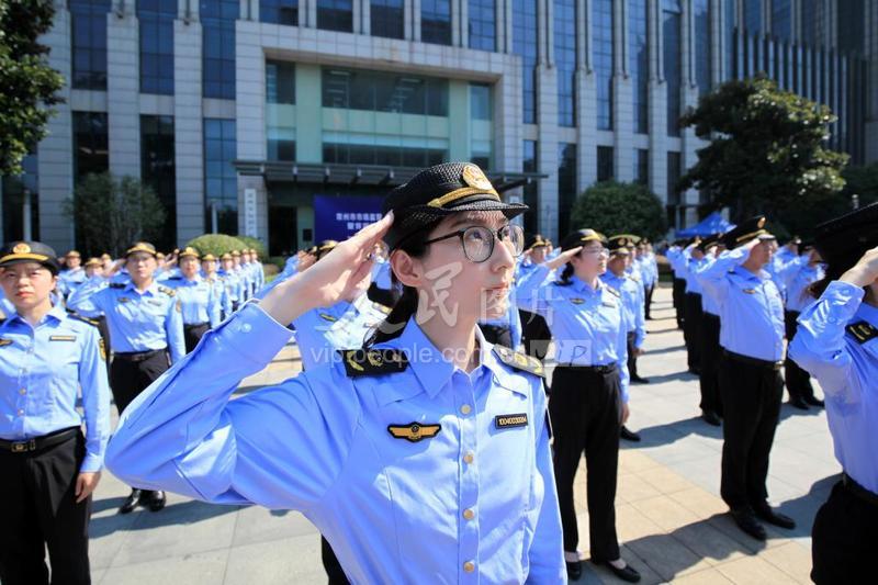 江苏常州:市场监管执法人员集体换装-人民图片网