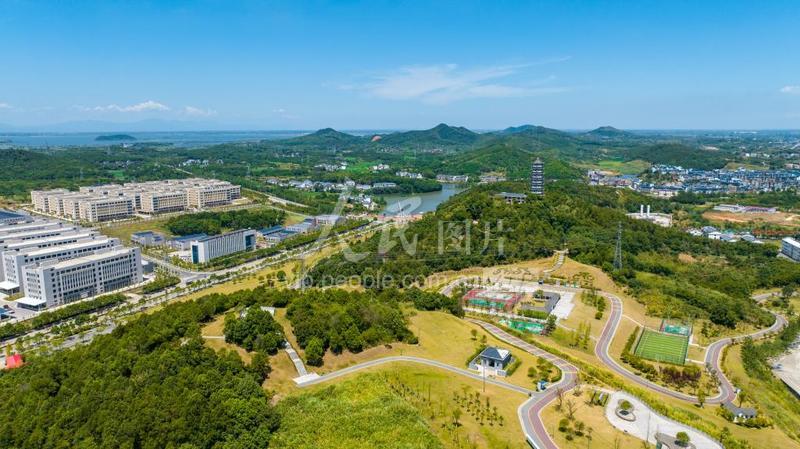 江西瑞昌:废弃矿山变身生态健身公园-人民图片网